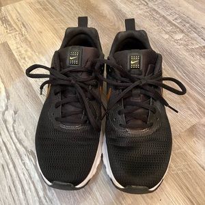 Nike Air Max Motion LW Womans size 7.5